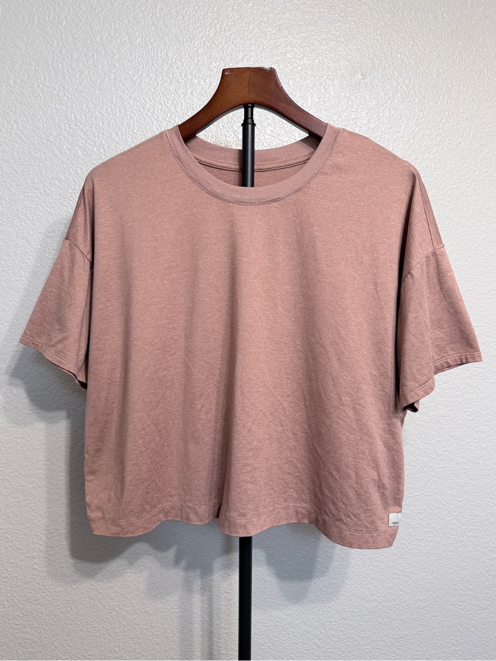 Vuori Energy Lightweight Workout Athleisure Short Sleeve Pink Tee - Women’s L